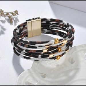 Moda Clothings Magnetic Closure Leopard Bracelet